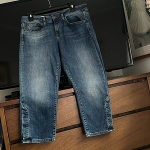 Brand new woman jeans by GAP. Made in Egypt. Color dark blue.